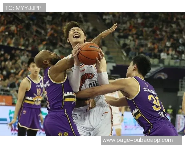 李弘权三分球精准发威全能表现助力球队取得胜利