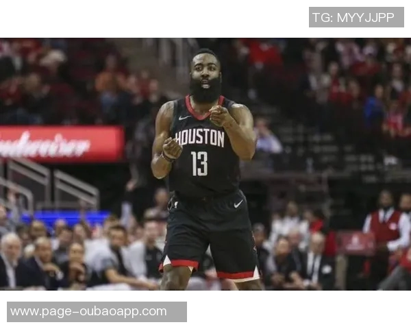 哈登半场表现低迷15投仅5中得14分三分球6投1中效率堪忧